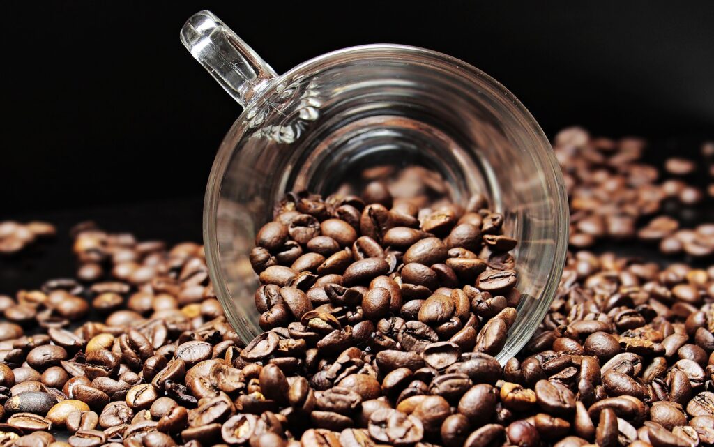 Kawa rozpuszczalna – sposób na szybkie i wygodne przygotowanie ulubionego napoju